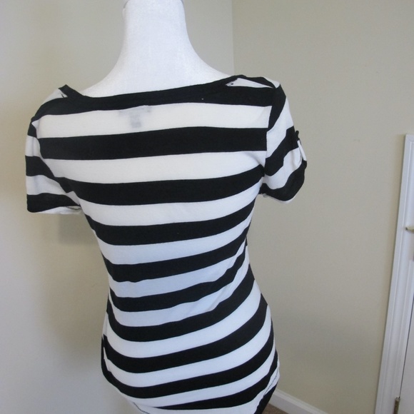 Express Women's casual Short Sleeve Shirt Top Size Small black white EUC - Picture 3 of 7